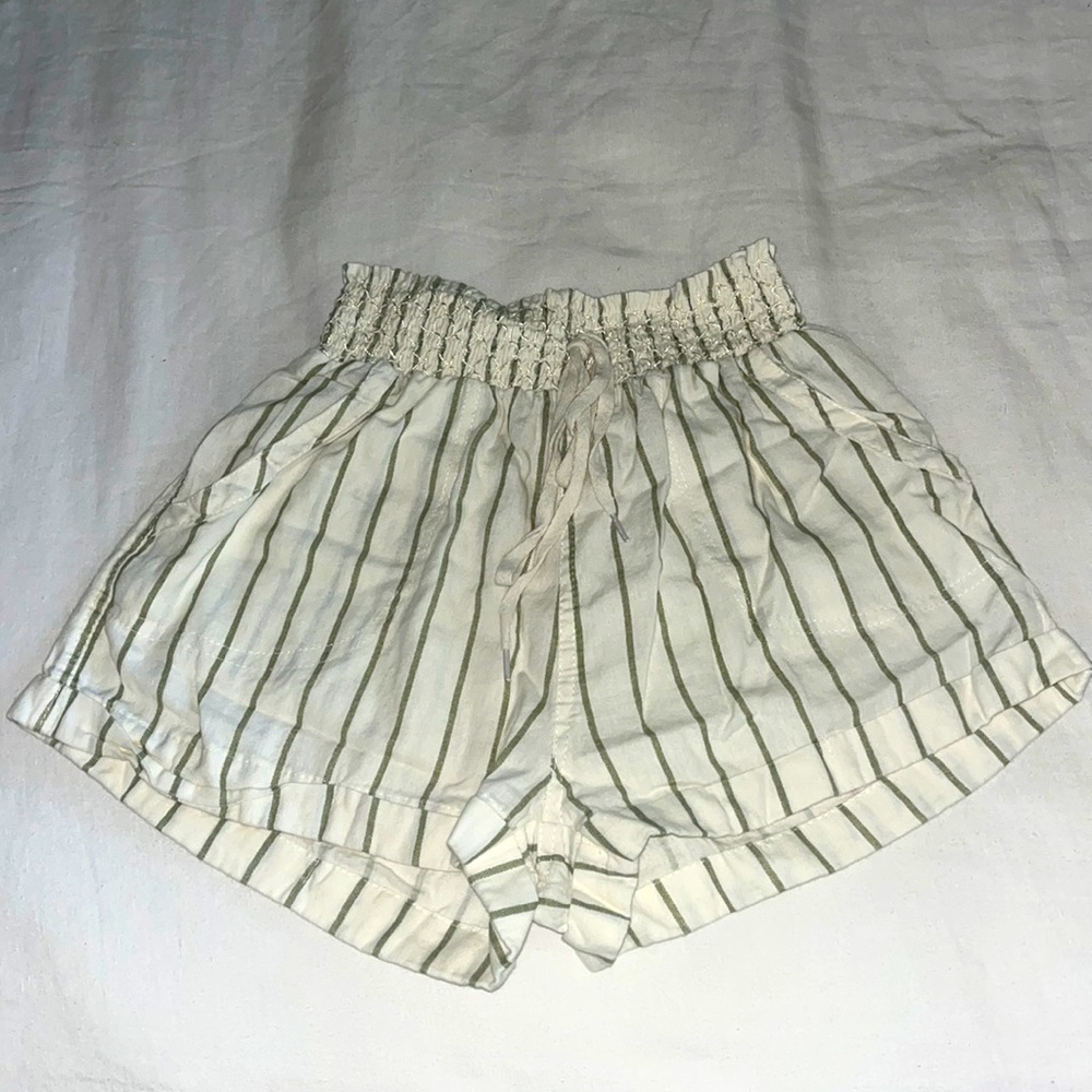 NEW Striped Linen Shorts, small. Stretchy waist and drawstring with pockets
